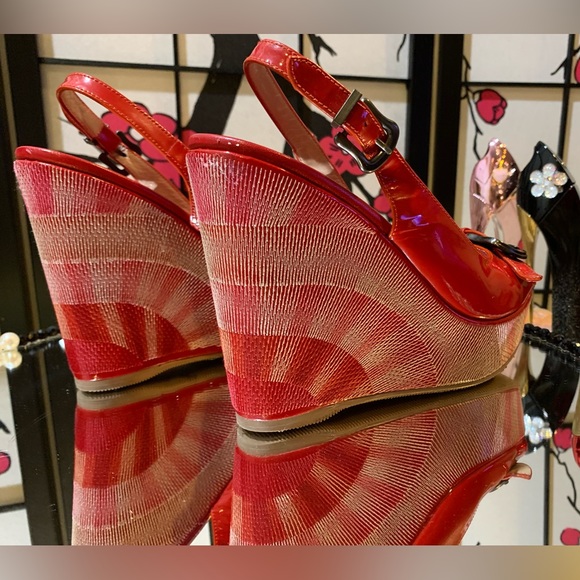 FENDI 😍Stunning!Sling back wedges sandals red patent leather.Retail $800.00 - Picture 8 of 8